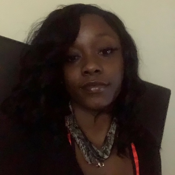 Meet your Posher, Kween - Picture 1 of 2